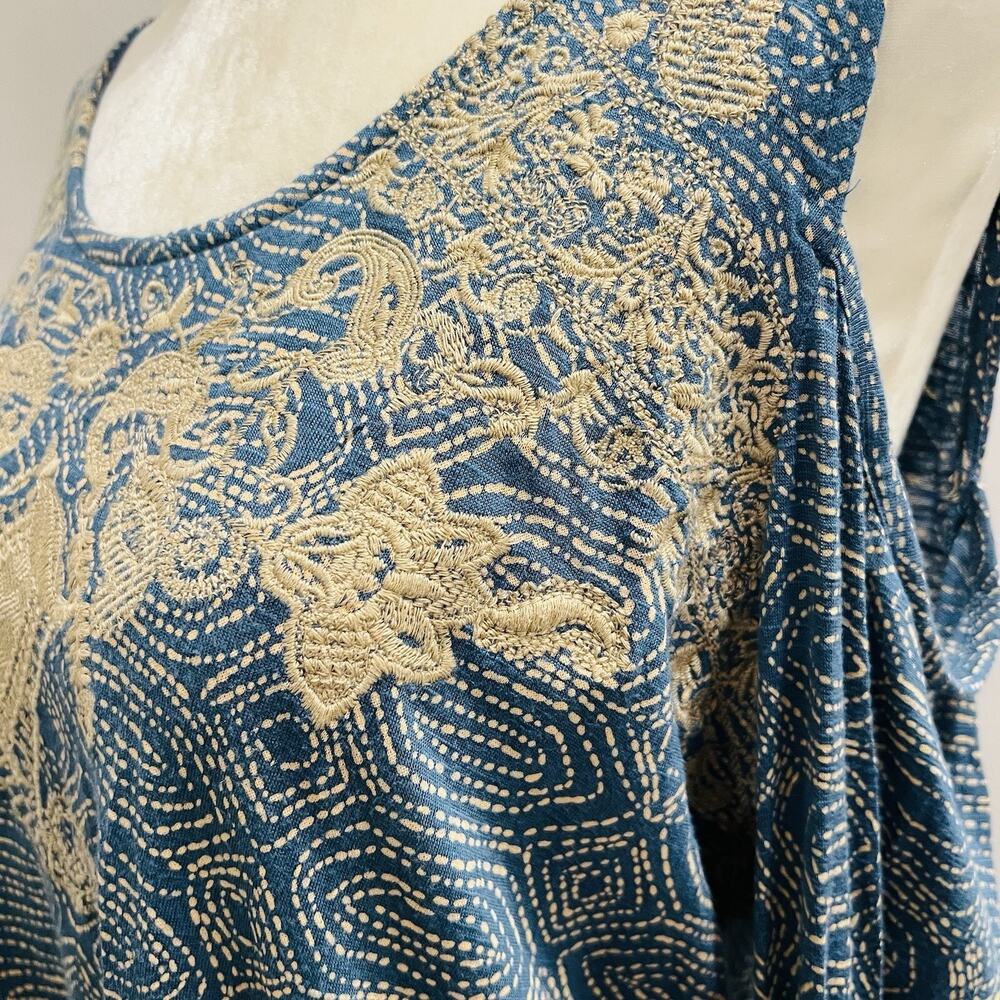 Lucky Brand Cold Shoulder Top, Blue with Brown/Gold Paisley Stitching Size L - Picture 3 of 6